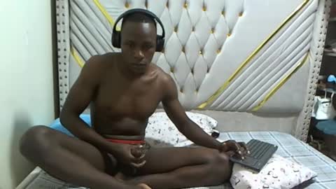 Snapshot of monstrous_cock1 chatting on 15, 4, 2026 monstrous_cock1 online show from 15, 4, 2026