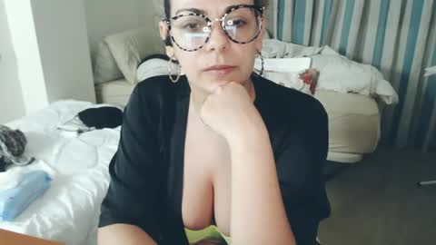 Snapshot of montserrat123 chatting on 17, 4, 2026 Monse online show from 17, 4, 2026