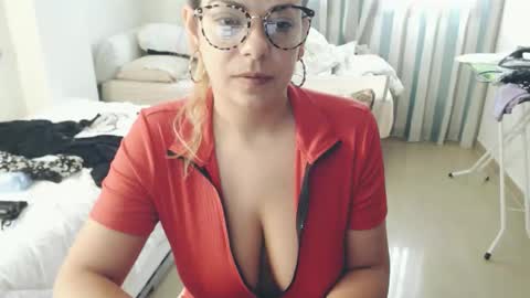 Snapshot of montserrat123 chatting on 24, 4, 2026 Monse online show from 24, 4, 2026