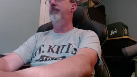 Snapshot of monty1071 chatting on 17, 7, 2026 Maybe it is a midlife crisis... online show from 17, 7, 2026
