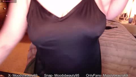 Snapshot of moodybeauty69 chatting on 25, 2, 2025 Mia Bailey - M-T-W-T 10am EST online show from 25, 2, 2025