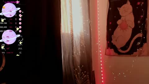 Snapshot of moon__girl chatting on 8, 5, 2026 Roxy online show from 8, 5, 2026