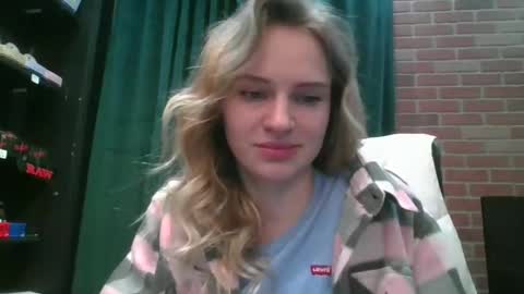 Snapshot of moon_light_girl chatting on 28, 2, 2025 moon_light_girl online show from 28, 2, 2025