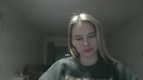 Snapshot of moon_light_girl chatting on 3, 3, 2025 moon_light_girl online show from 3, 3, 2025