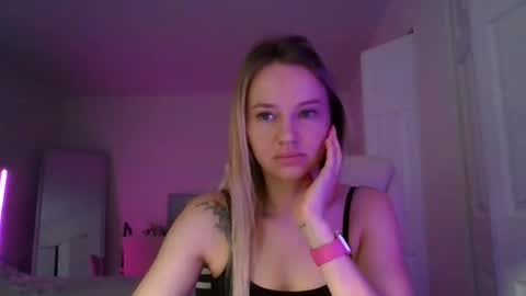 Snapshot of moon_light_girl chatting on 13, 6, 2026 moon_light_girl online show from 13, 6, 2026