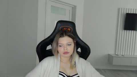 Snapshot of moon_lili chatting on 22, 3, 2026 moon_lili online show from 22, 3, 2026