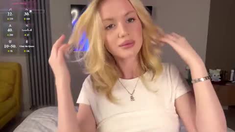 Snapshot of moonavellle_ chatting on 21, 6, 2026 moonavellle_ online show from 21, 6, 2026