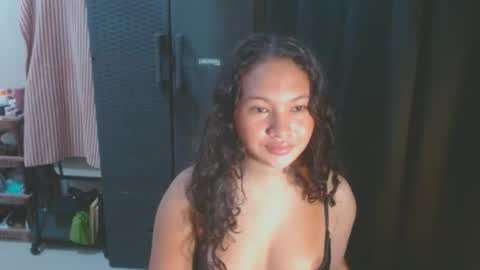 Snapshot of moonlight_xxx chatting on 18, 12, 2025 moon online show from 18, 12, 2025