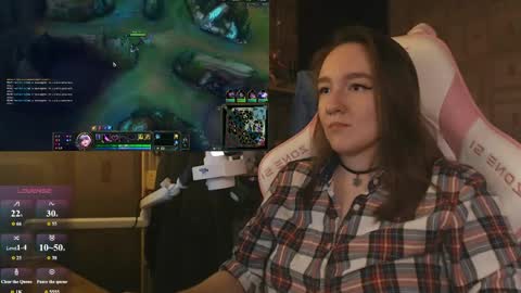 Snapshot of moonlish_siren chatting on 9, 6, 2026 Katrin online show from 9, 6, 2026