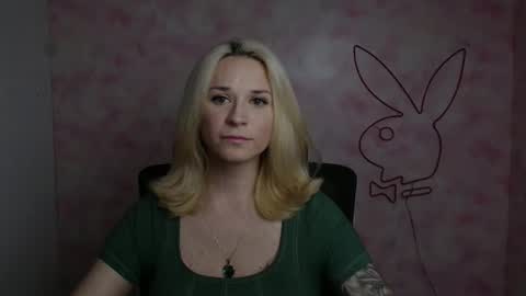 Snapshot of moonsusanna chatting on 4, 5, 2026 Susanna online show from 4, 5, 2026