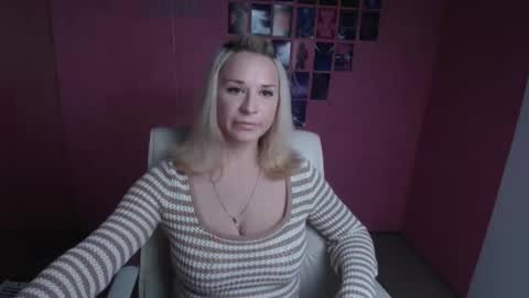 Snapshot of moonsusanna chatting on 6, 5, 2026 Susanna online show from 6, 5, 2026