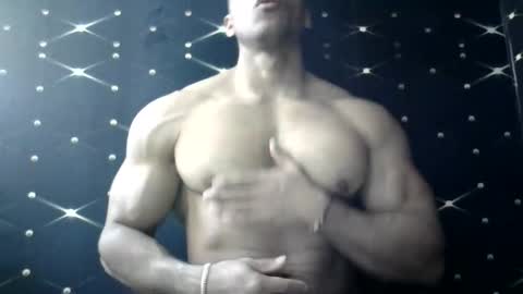 Snapshot of moreno1muscular chatting on 8, 3, 2025 moreno1muscular online show from 8, 3, 2025
