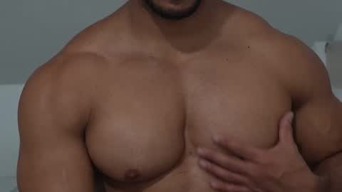 Snapshot of moreno1muscular chatting on 17, 11, 2025 moreno1muscular online show from 17, 11, 2025