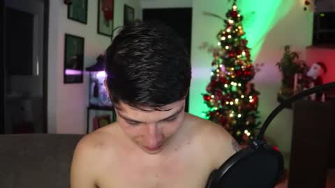 Snapshot of morgan_hiller chatting on 18, 12, 2024 online show from 18, 12, 2024