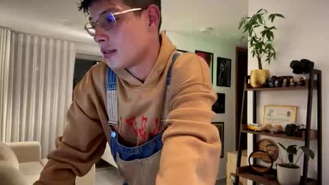 Snapshot of morgan_hiller chatting on 10, 10, 2025 online show from 10, 10, 2025