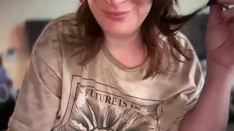 Snapshot of mossy_mommy chatting on 6, 3, 2026 Mossy Mommy online show from 6, 3, 2026