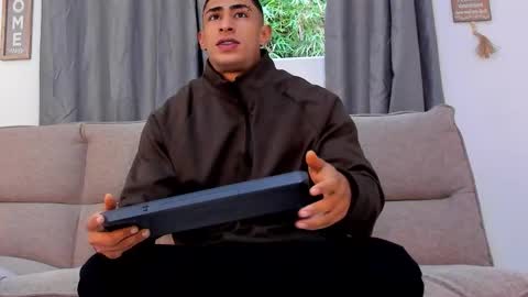 Snapshot of mr_adrian_ chatting on 28, 3, 2026 online show from 28, 3, 2026