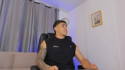 Snapshot of mr_adrian_ chatting on 7, 4, 2026 online show from 7, 4, 2026