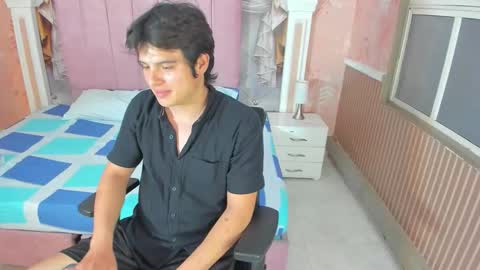 Snapshot of mr_increible_elastigirl chatting on 20, 12, 2025 Charlie and Salo online show from 20, 12, 2025