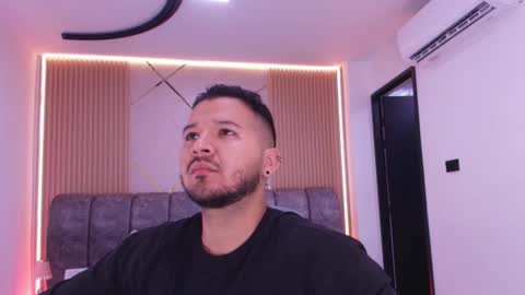 MIKEE online show from 4, 3, 2026