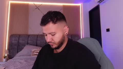 MIKEE online show from 29, 3, 2026