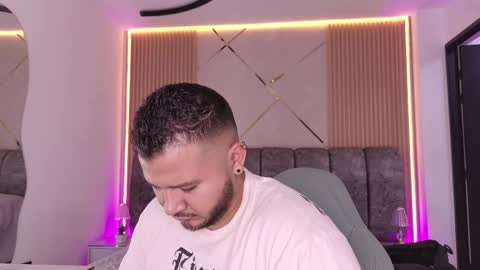 MIKEE online show from 26, 5, 2026
