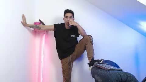 Snapshot of mralpha_latino chatting on 21, 4, 2026 Alpha LATINO online show from 21, 4, 2026
