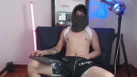 Snapshot of mralpha_latino chatting on 8, 5, 2026 Alpha LATINO online show from 8, 5, 2026