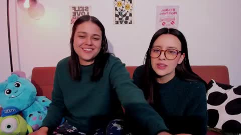 Snapshot of mrbuu_ chatting on 4, 5, 2026 Laura online show from 4, 5, 2026