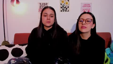 Snapshot of mrbuu_ chatting on 2, 6, 2026 Laura online show from 2, 6, 2026