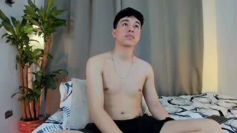 Snapshot of mrhot_night chatting on 13, 5, 2026 Bastian online show from 13, 5, 2026