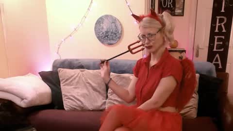 Snapshot of mrjandmrsj2014 chatting on 30, 10, 2025 Mr Mrs J online show from 30, 10, 2025