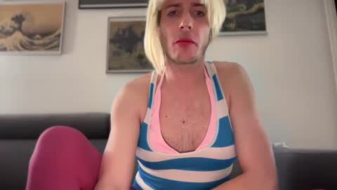 Snapshot of mrmooser42 chatting on 19, 1, 2025 TaleOfLaura online show from 19, 1, 2025