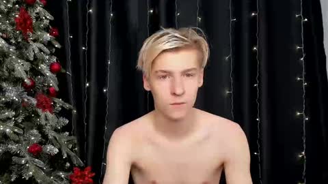 Snapshot of mrsexycum4u chatting on 4, 1, 2025 Adam online show from 4, 1, 2025