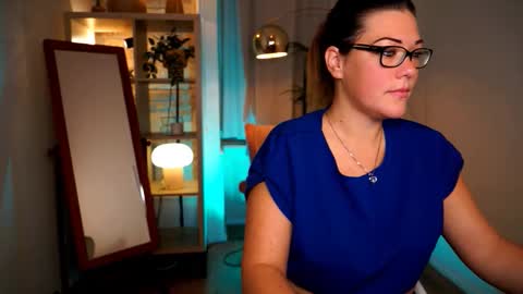 Snapshot of mrsfllowerr chatting on 8, 10, 2025 Tamara online show from 8, 10, 2025