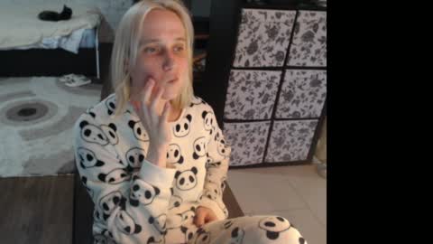 Snapshot of mrsluck chatting on 23, 4, 2026 Sasha online show from 23, 4, 2026