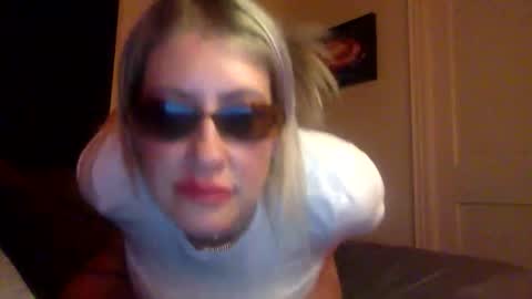 Snapshot of mrsprissxo chatting on 18, 4, 2026 MrsPrissXO online show from 18, 4, 2026