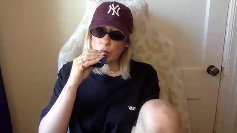Snapshot of mrsprissxo chatting on 23, 4, 2026 MrsPrissXO online show from 23, 4, 2026