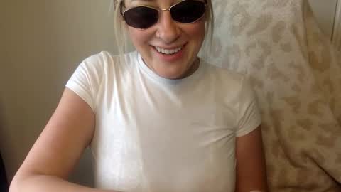 Snapshot of mrsprissxo chatting on 29, 4, 2026 MrsPrissXO online show from 29, 4, 2026
