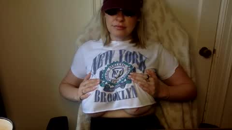 Snapshot of mrsprissxo chatting on 30, 4, 2026 MrsPrissXO online show from 30, 4, 2026