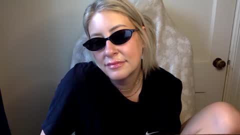 Snapshot of mrsprissxo chatting on 7, 5, 2026 MrsPrissXO online show from 7, 5, 2026