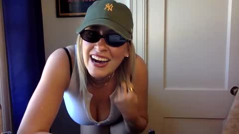 Snapshot of mrsprissxo chatting on 12, 5, 2026 MrsPrissXO online show from 12, 5, 2026