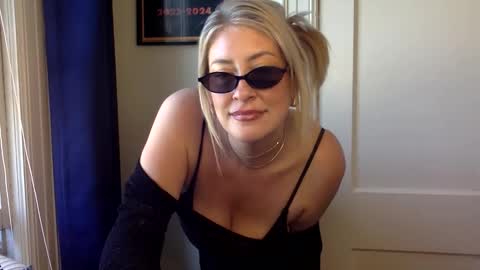 Snapshot of mrsprissxo chatting on 13, 5, 2026 MrsPrissXO online show from 13, 5, 2026