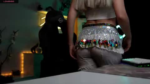 Snapshot of mrstenderbeast chatting on 10, 11, 2025 YOUR OWNER online show from 10, 11, 2025