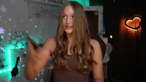 Snapshot of mrstenderbeast chatting on 20, 12, 2025 YOUR OWNER online show from 20, 12, 2025