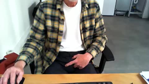 Snapshot of mucfag chatting on 8, 5, 2026 mucfag online show from 8, 5, 2026