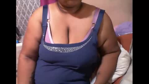 Snapshot of munniegalz1 chatting on 28, 1, 2025 your angel online show from 28, 1, 2025