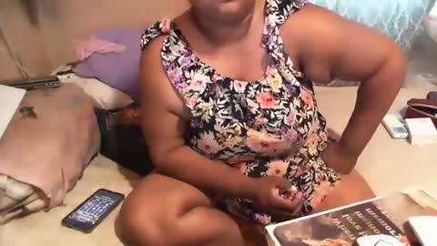 Snapshot of munniegalz1 chatting on 12, 11, 2025 your angel online show from 12, 11, 2025