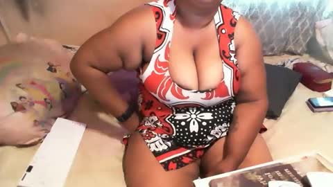 Snapshot of munniegalz1 chatting on 14, 11, 2025 your angel online show from 14, 11, 2025