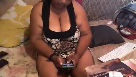 Snapshot of munniegalz1 chatting on 30, 4, 2026 your angel online show from 30, 4, 2026